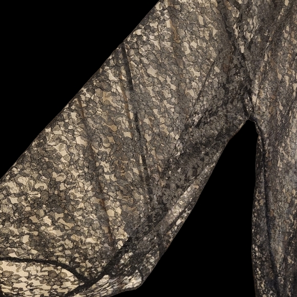 KIMO SLEEVE BLK.LACE V NECK FLOWEY VINTAGE COVER UP. - Picture 9 of 11